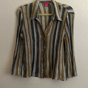 Sunny Leigh XL 100% polyester button down v-neck blouse with collar